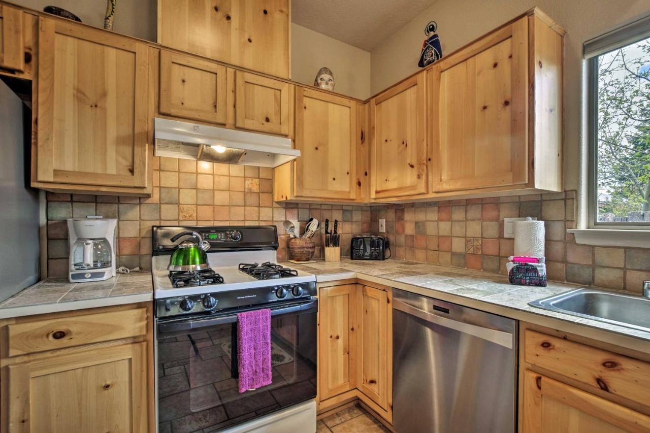 Adobe House With Patio - 1 Half Mi To Plaza! *